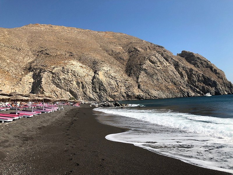 Why are there black color beaches in Santorini